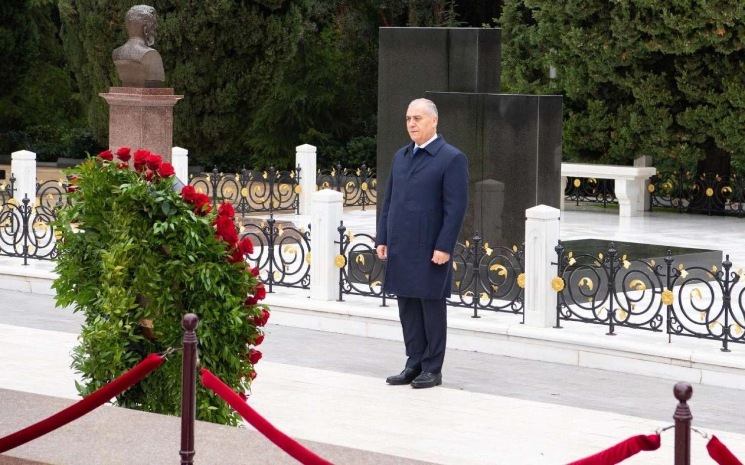 DTX rəisi Heydər Əliyevin məzarını ziyarət etdi - VİDEO 