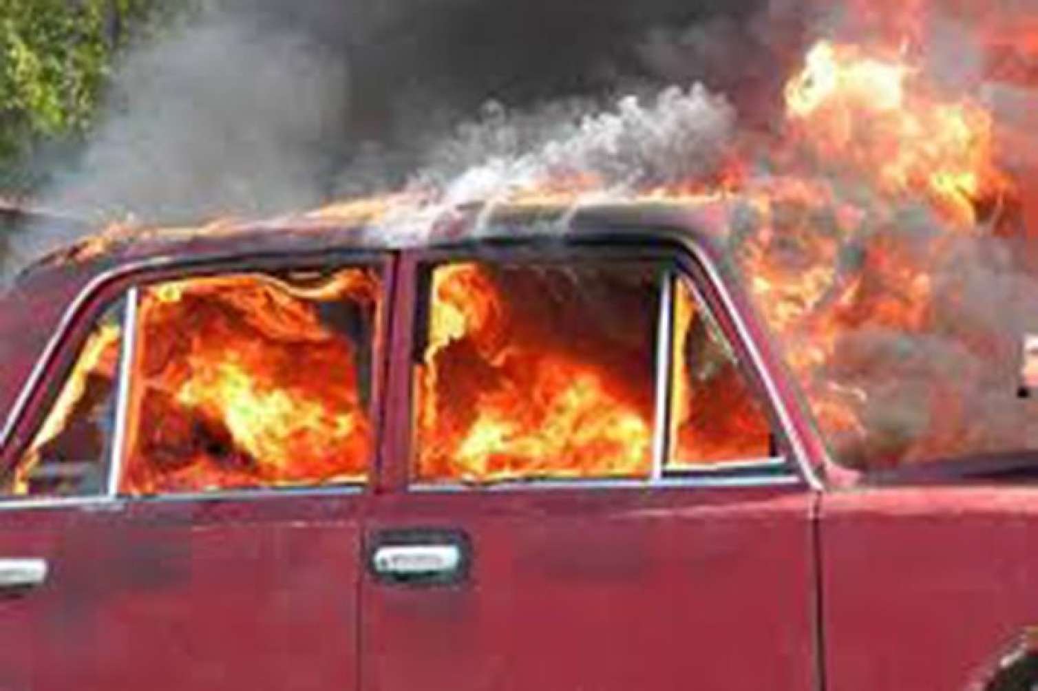 Göygöldə maşın yandı 