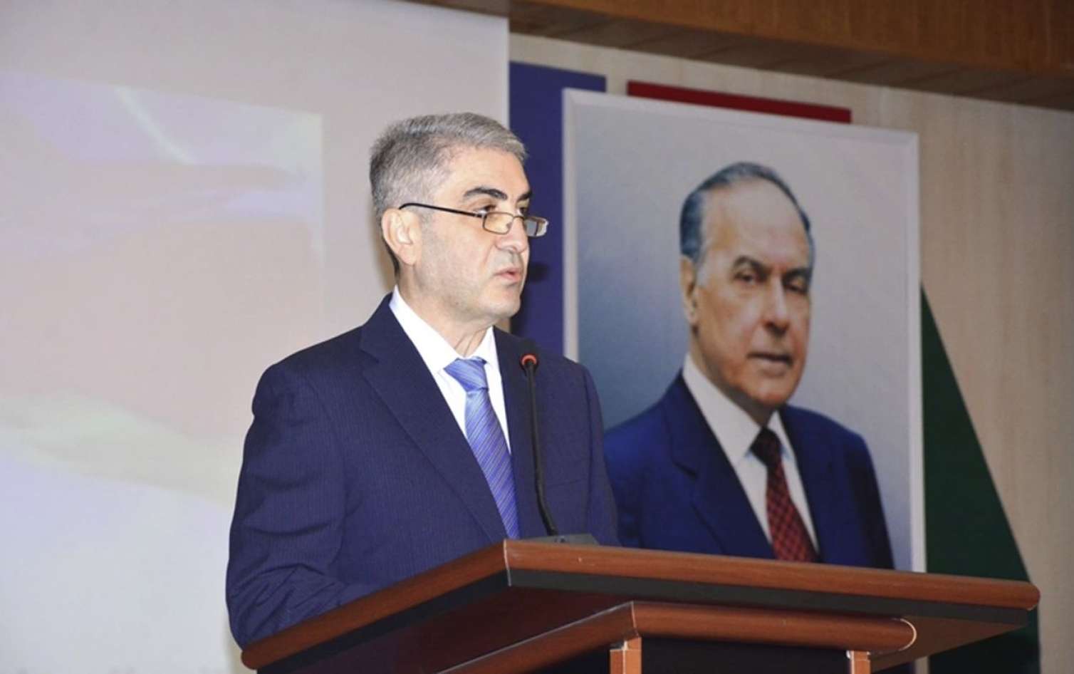 Yeni icra başçısı 23 illik müavini işdən çıxardı 