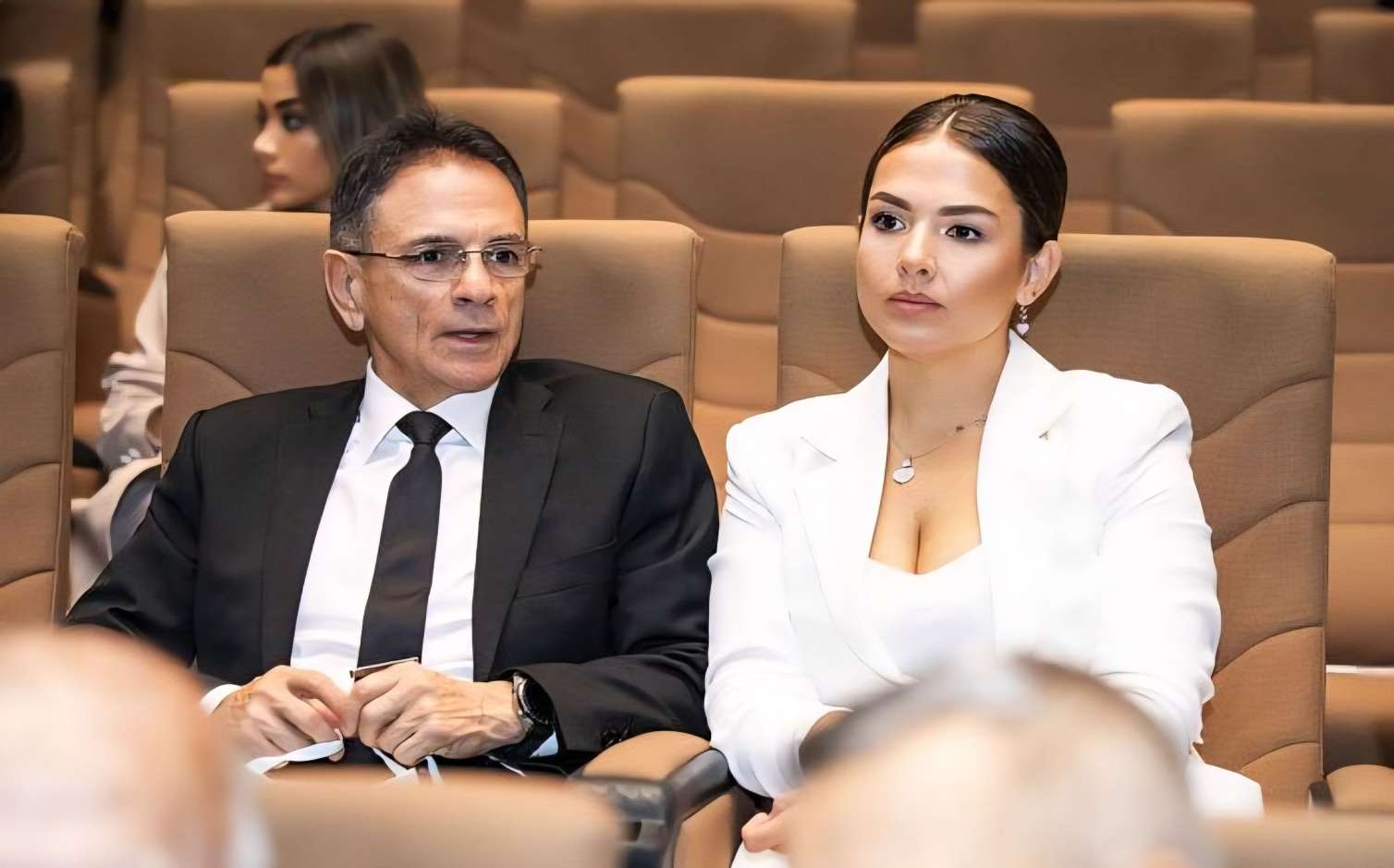 Boşanma xəbəri yayılan Mədət Quliyevlə Zəhranın SEVGİ HEKAYƏSİ – Belə başlamışdı Boşanma xəbəri yayılan Mədət Quliyevlə Zəhranın SEVGİ HEKAYƏSİ – Belə başlamışdı