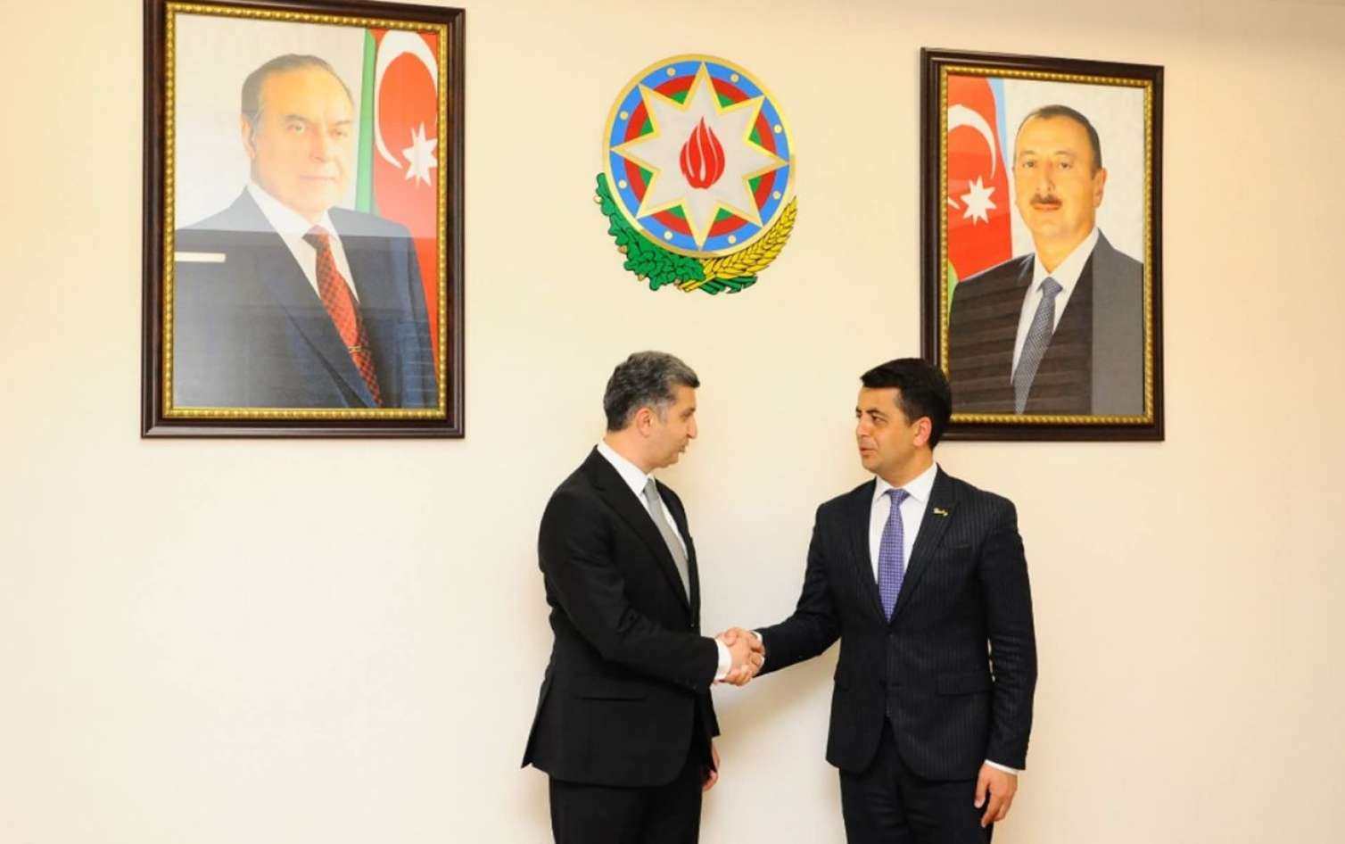 İcra başçısı müavinini işdən çıxardı - FOTO 