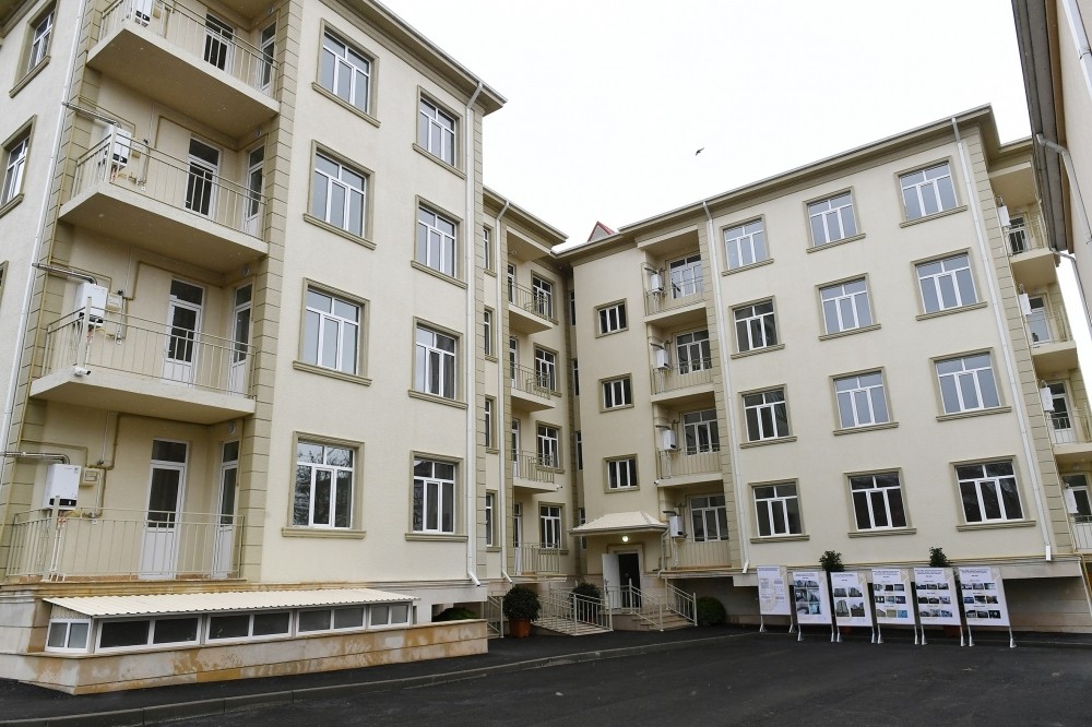 Prezident Şamaxıda zəlzələdən ziyan çəkən ailələr üçün inşa edilən binada -  FOTOLAR