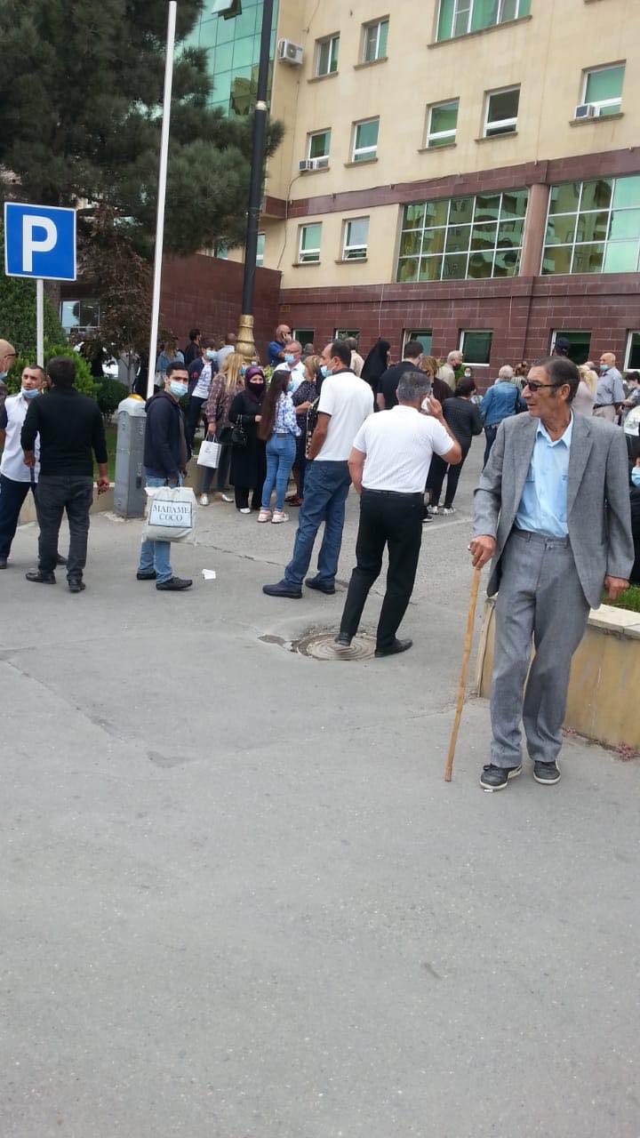 Yasamalda etiraz aksiyası – “Nazirlə icra başçısı pullarımızı mənimsəyib” – FOTO Yasamalda etiraz aksiyası – “Nazirlə icra başçısı pullarımızı mənimsəyib” – FOTO