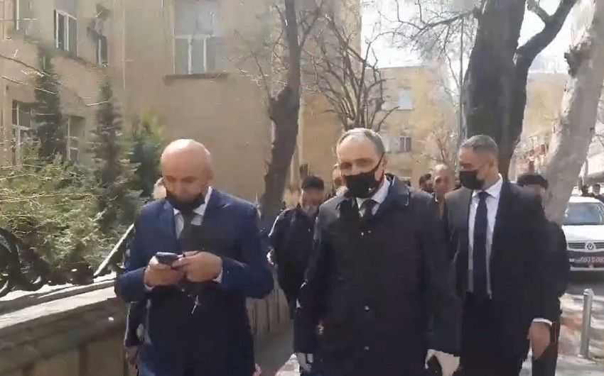 Kamran Əliyev PA-nın qarşısına gəldi - SƏBƏB - FOTOLAR + VİDEO