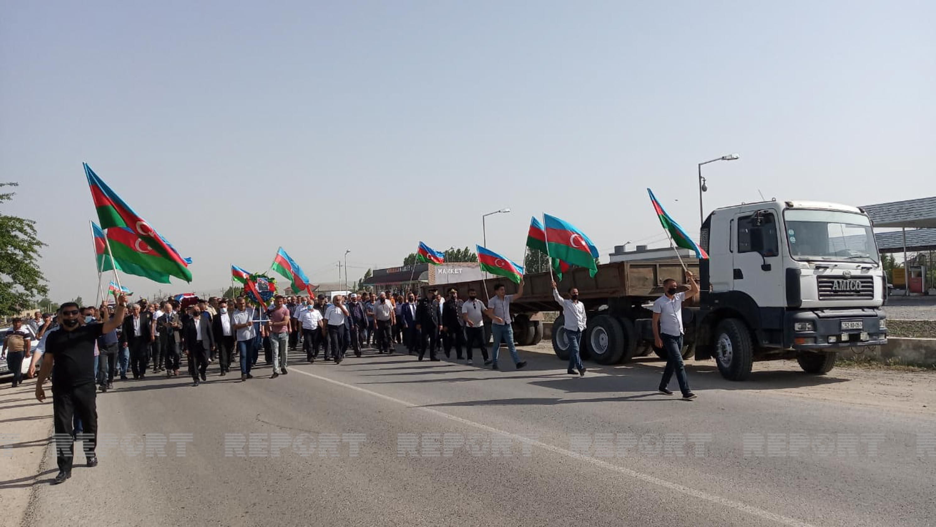 Şəhidimizin cənazəsi Bakıya gətirilir - FOTOLAR Şəhidimizin cənazəsi Bakıya gətirilir - FOTOLAR