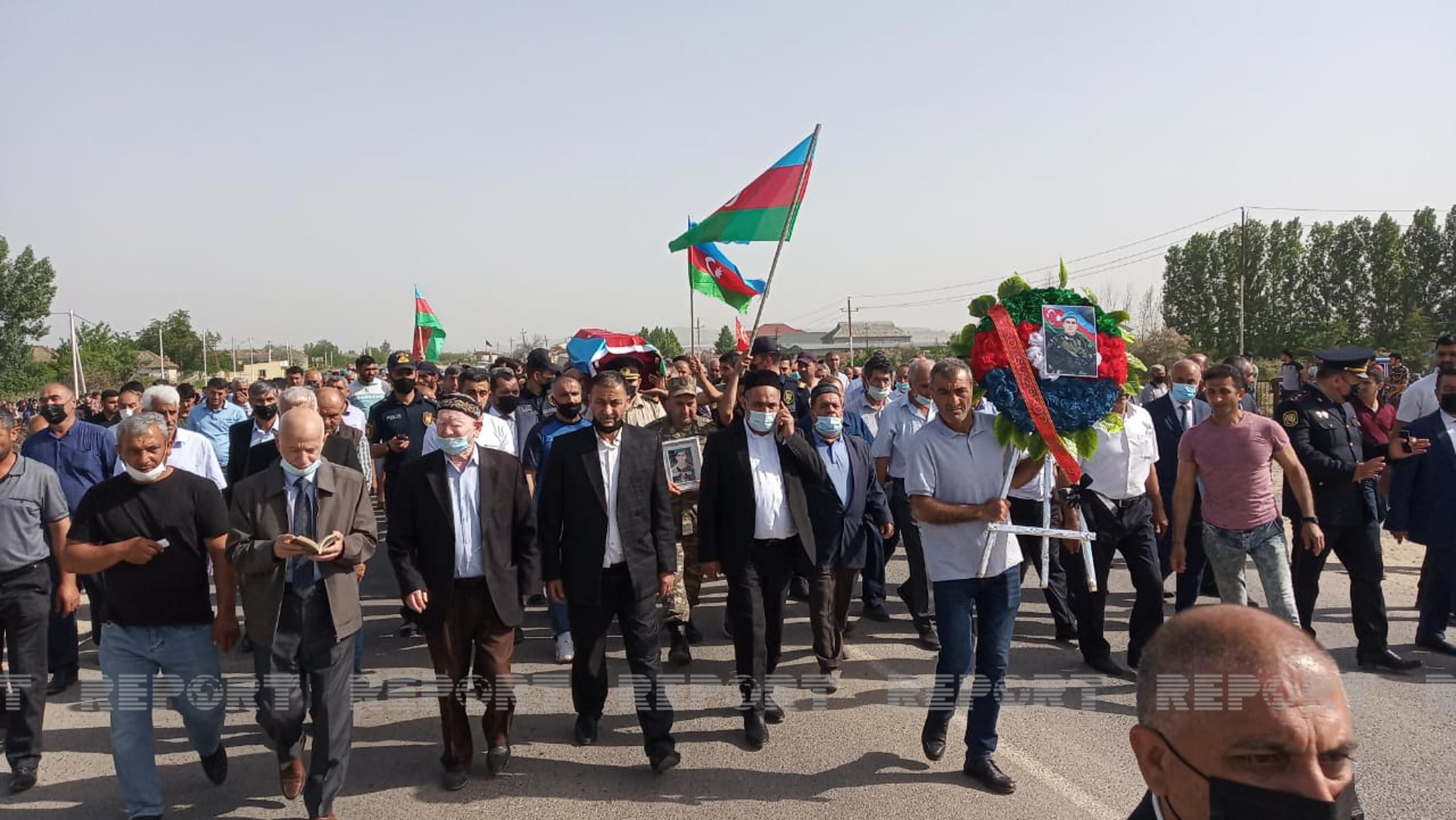 Şəhidimizin cənazəsi Bakıya gətirilir - FOTOLAR Şəhidimizin cənazəsi Bakıya gətirilir - FOTOLAR