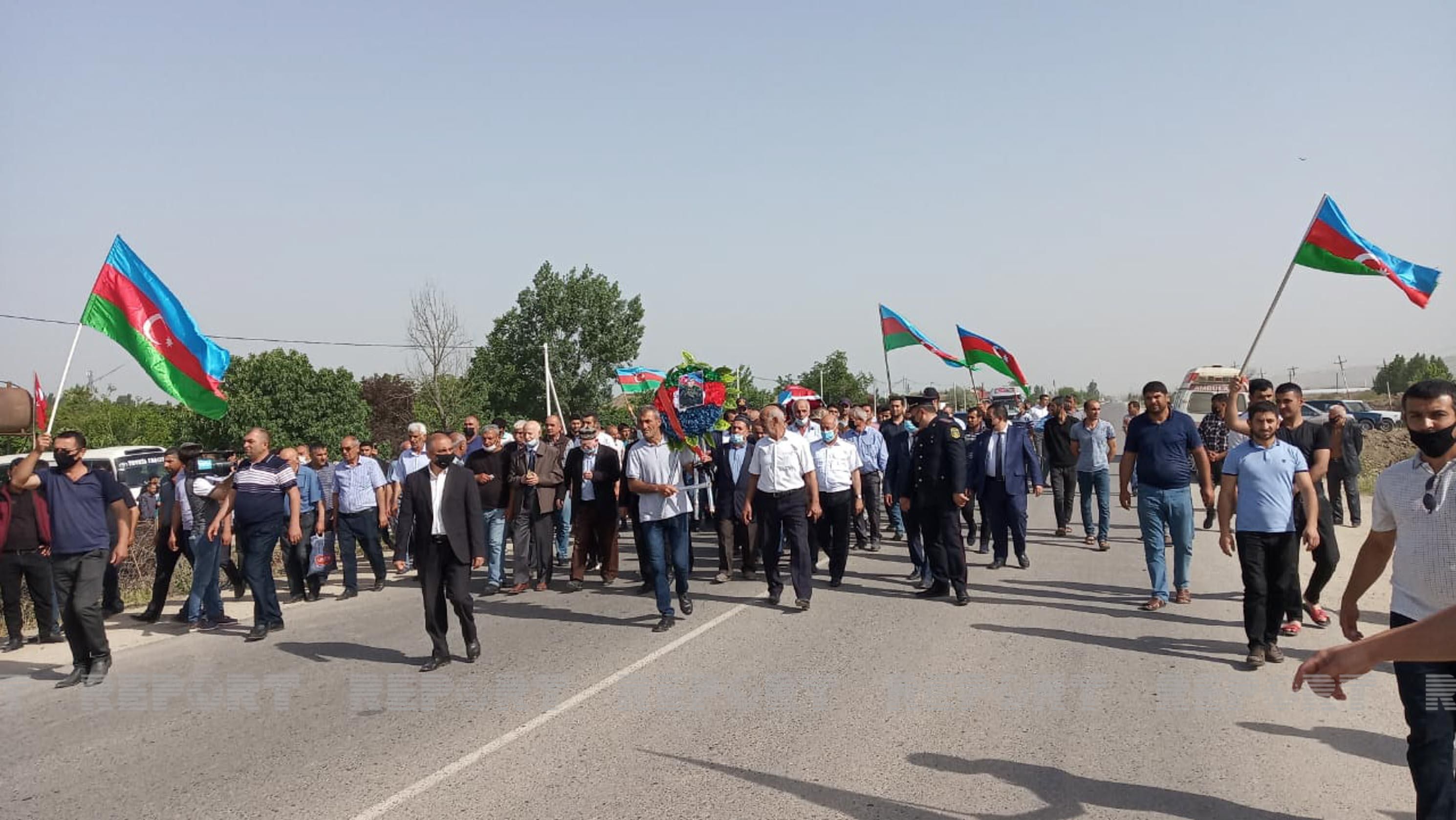 Şəhidimizin cənazəsi Bakıya gətirilir - FOTOLAR Şəhidimizin cənazəsi Bakıya gətirilir - FOTOLAR
