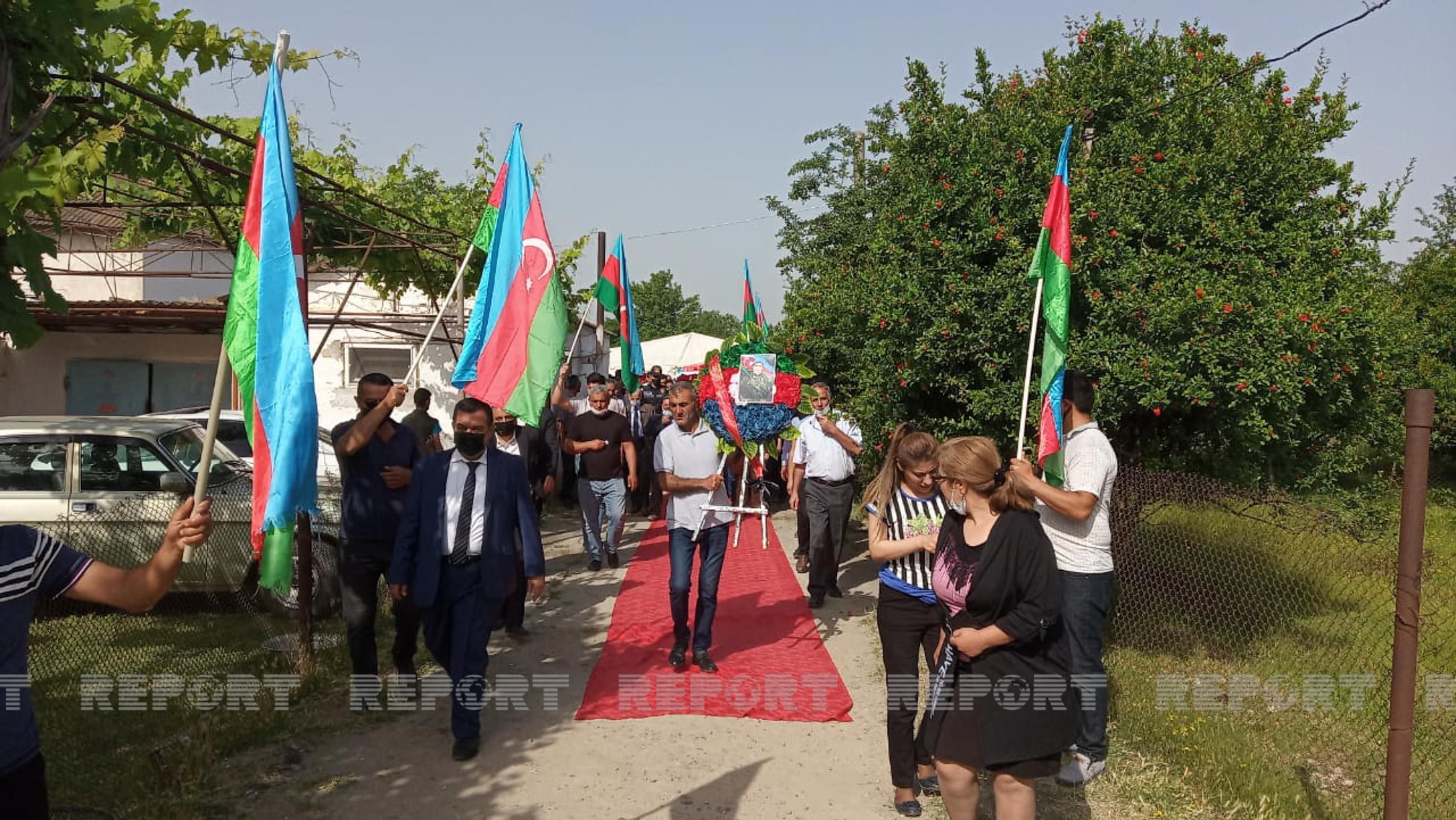 Şəhidimizin cənazəsi Bakıya gətirilir - FOTOLAR Şəhidimizin cənazəsi Bakıya gətirilir - FOTOLAR