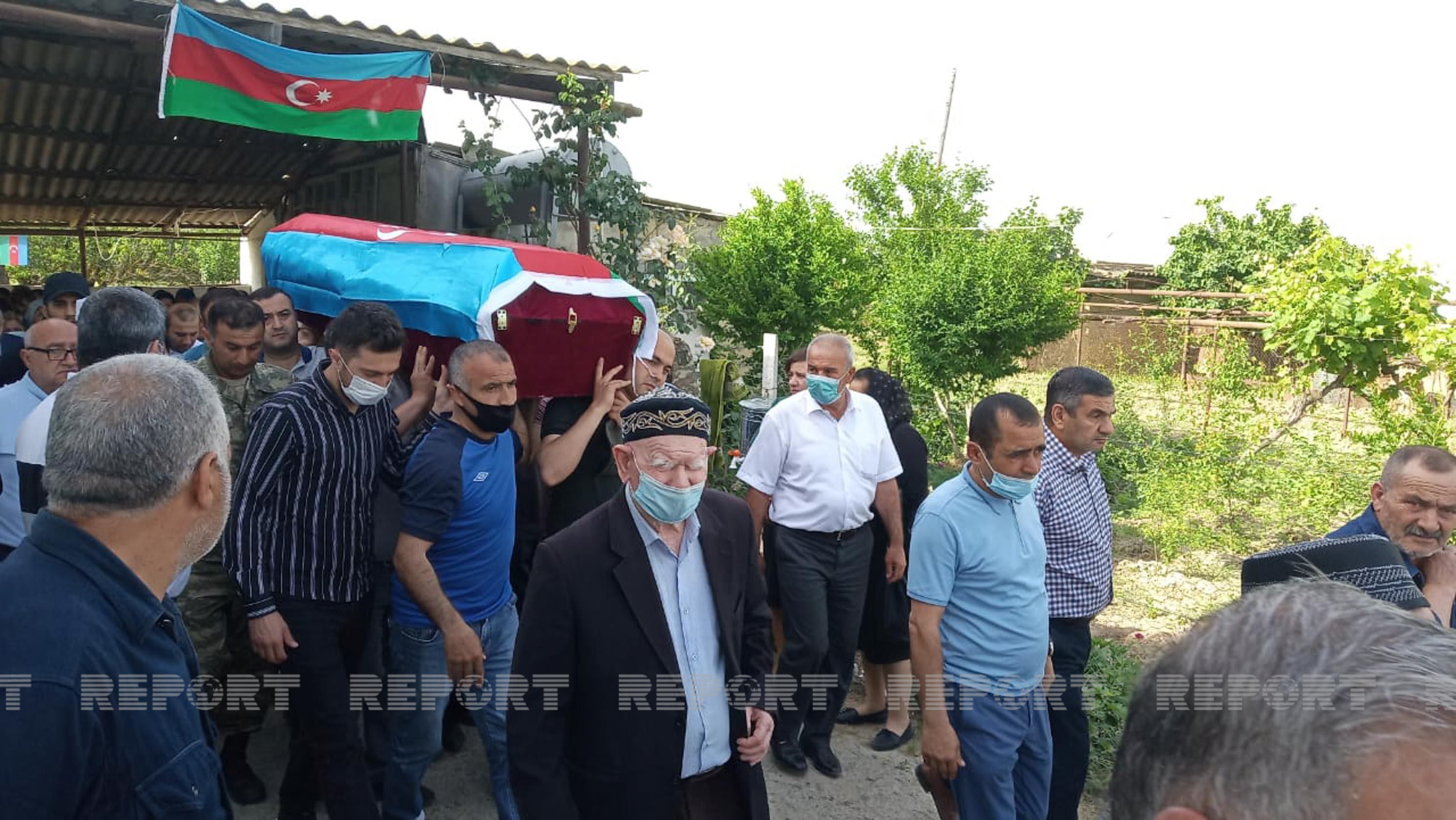 Şəhidimizin cənazəsi Bakıya gətirilir - FOTOLAR Şəhidimizin cənazəsi Bakıya gətirilir - FOTOLAR