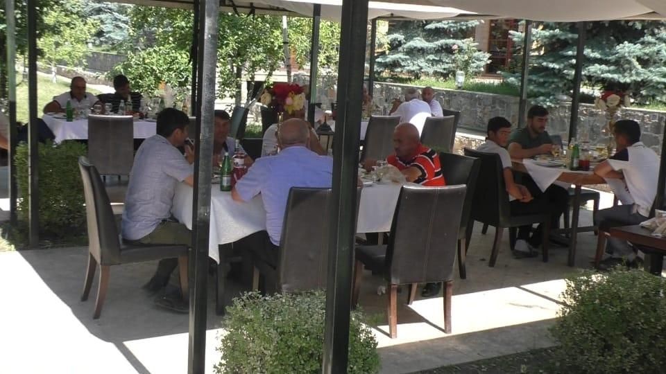 Restoran sahibi 10 günlük həbs edildi -  FOTOLAR