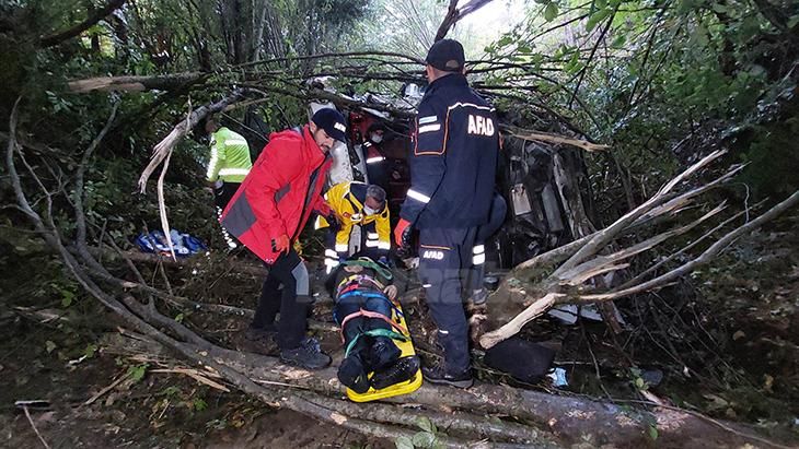 Sərnişin avtobusu uçuruma aşdı: 2 ölü, 15 yaralı - FOTOLAR Sərnişin avtobusu uçuruma aşdı: 2 ölü, 15 yaralı - FOTOLAR