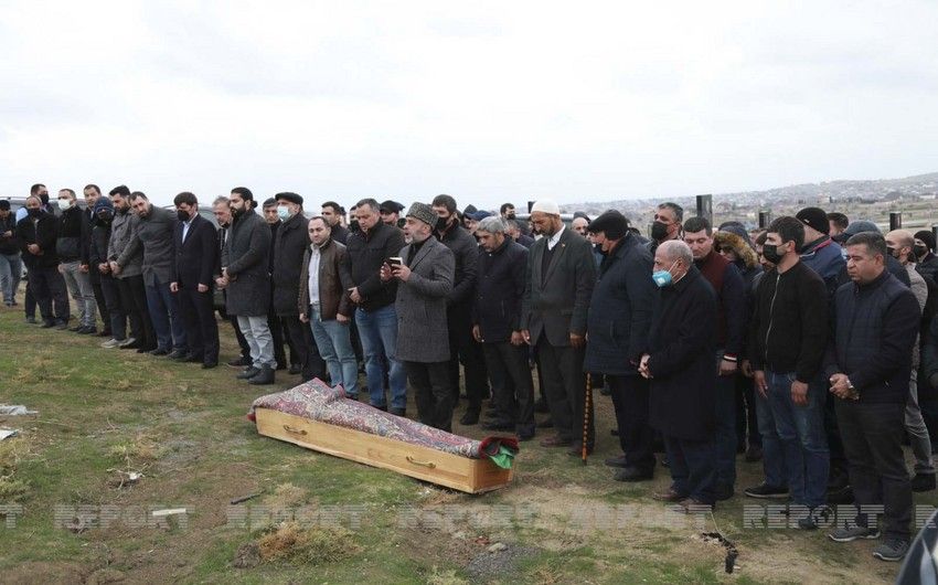 Elnur Əşrəfoğlu dəfn olundu - FOTOLAR Elnur Əşrəfoğlu dəfn olundu - FOTOLAR
