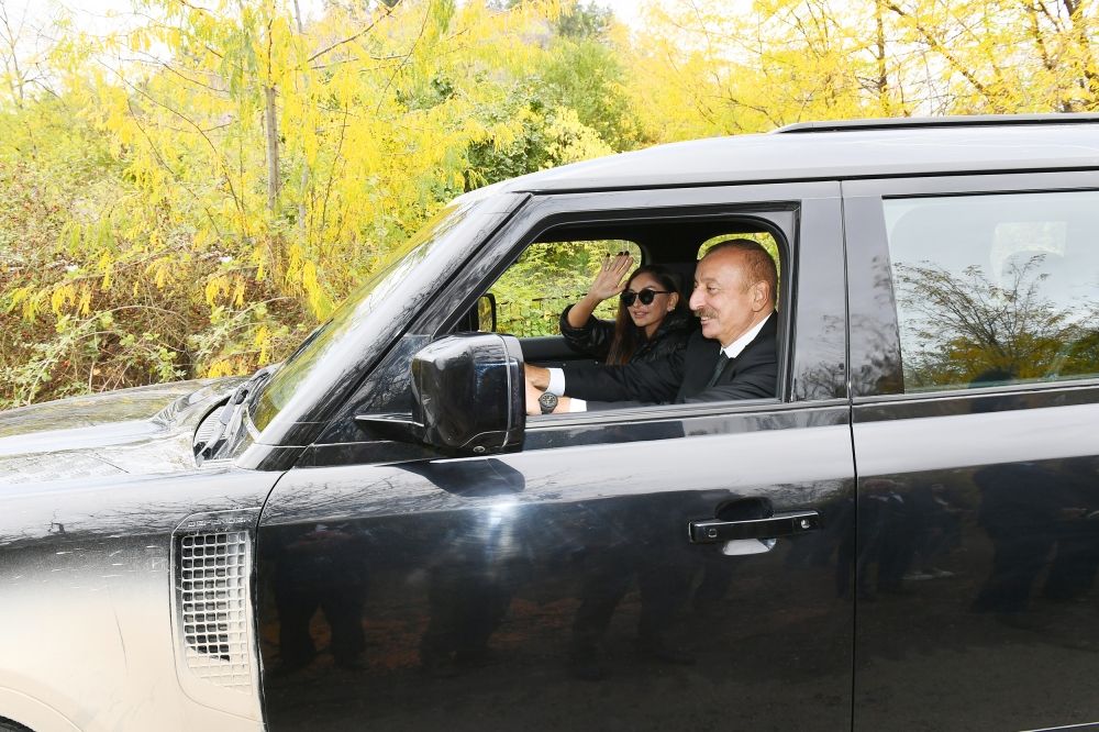 Prezident və xanımı ictimaiyyət nümayəndələri ilə görüşdü - FOTOLAR Prezident və xanımı ictimaiyyət nümayəndələri ilə görüşdü - FOTOLAR