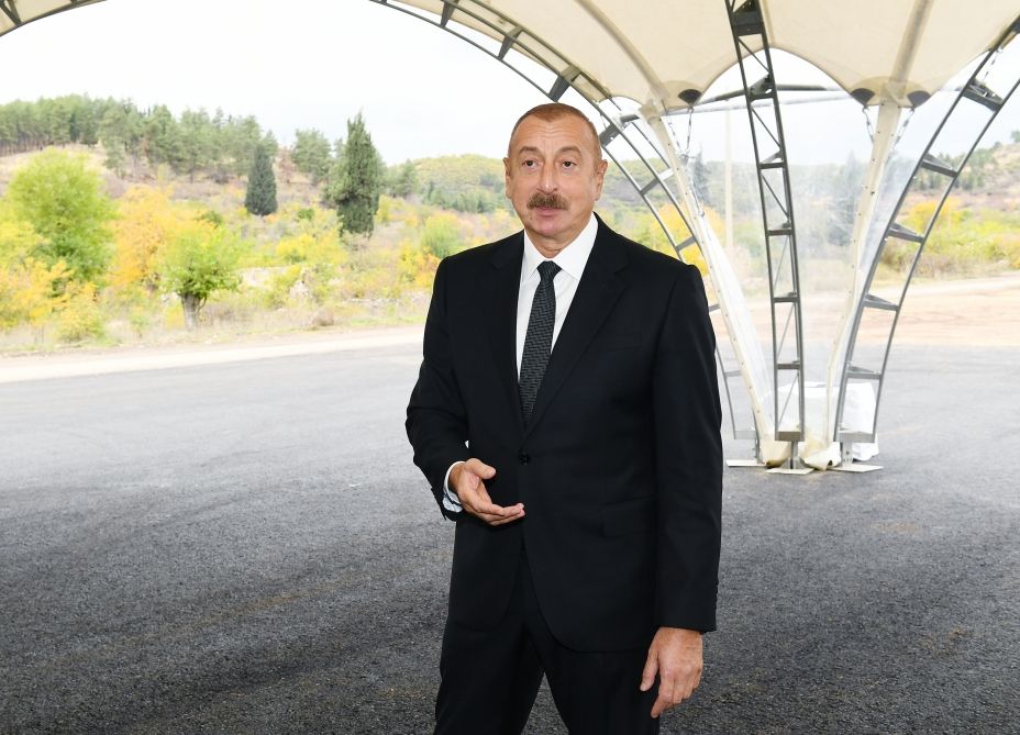 Prezident və xanımı ictimaiyyət nümayəndələri ilə görüşdü - FOTOLAR Prezident və xanımı ictimaiyyət nümayəndələri ilə görüşdü - FOTOLAR