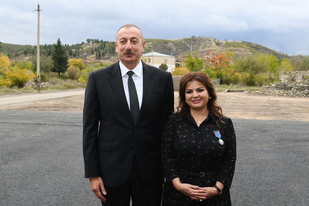 Prezident və xanımı ictimaiyyət nümayəndələri ilə görüşdü - FOTOLAR Prezident və xanımı ictimaiyyət nümayəndələri ilə görüşdü - FOTOLAR