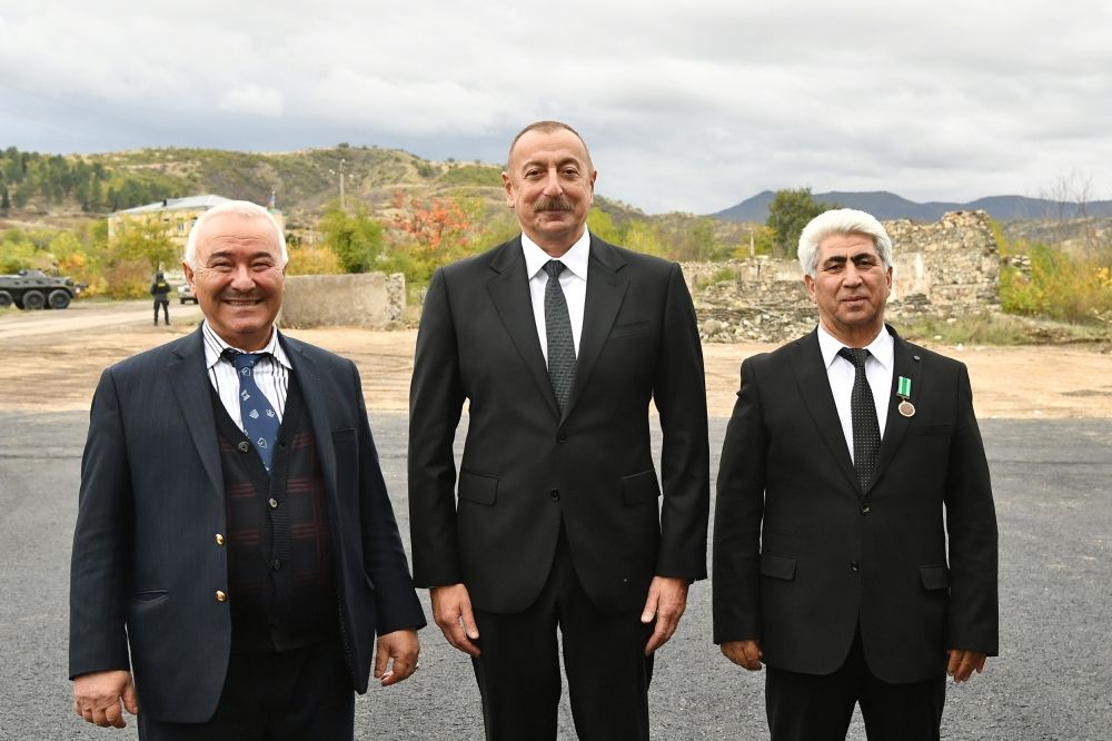 Prezident Şəhriyar Məmmədyarovun atası ilə görüşdü - FOTO Prezident Şəhriyar Məmmədyarovun atası ilə görüşdü - FOTO