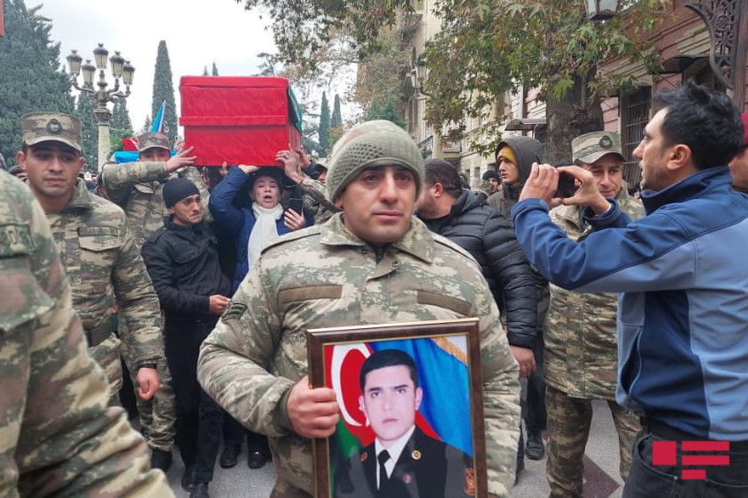 Şəhid Natiq Əliyevlə vida mərasimi - FOTOLAR Şəhid Natiq Əliyevlə vida mərasimi - FOTOLAR