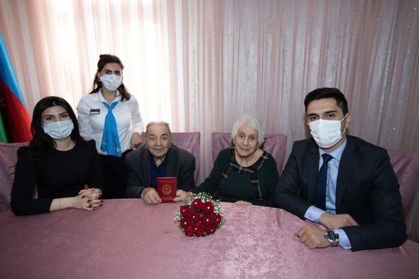 Bakıda 87 yaşlı kişi və 78 yaşlı qadın evləndi - FOTO 