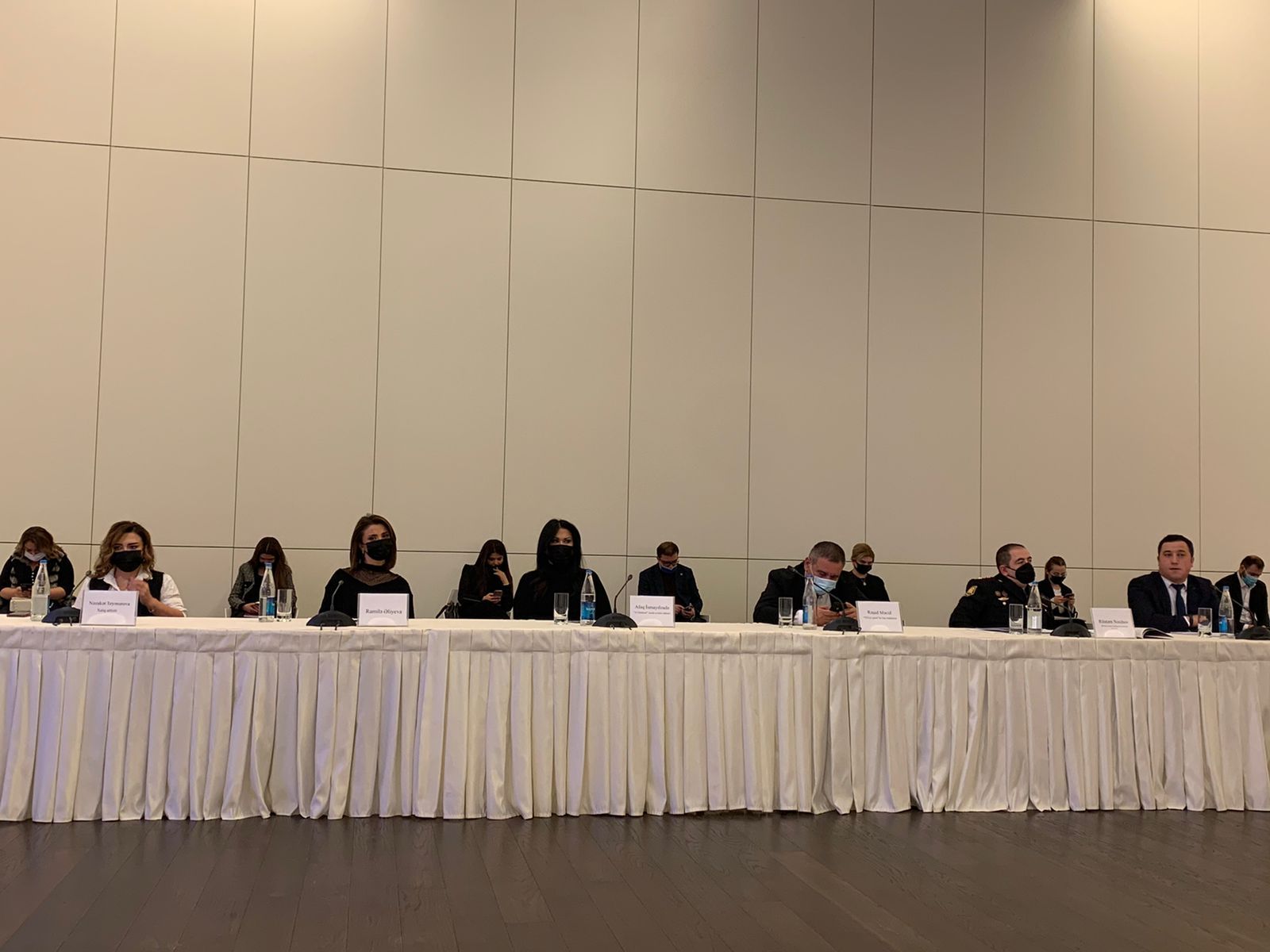 "Qadına şiddətə son" adlı dəyirmi masa keçirildi - FOTOLAR "Qadına şiddətə son" adlı dəyirmi masa keçirildi - FOTOLAR