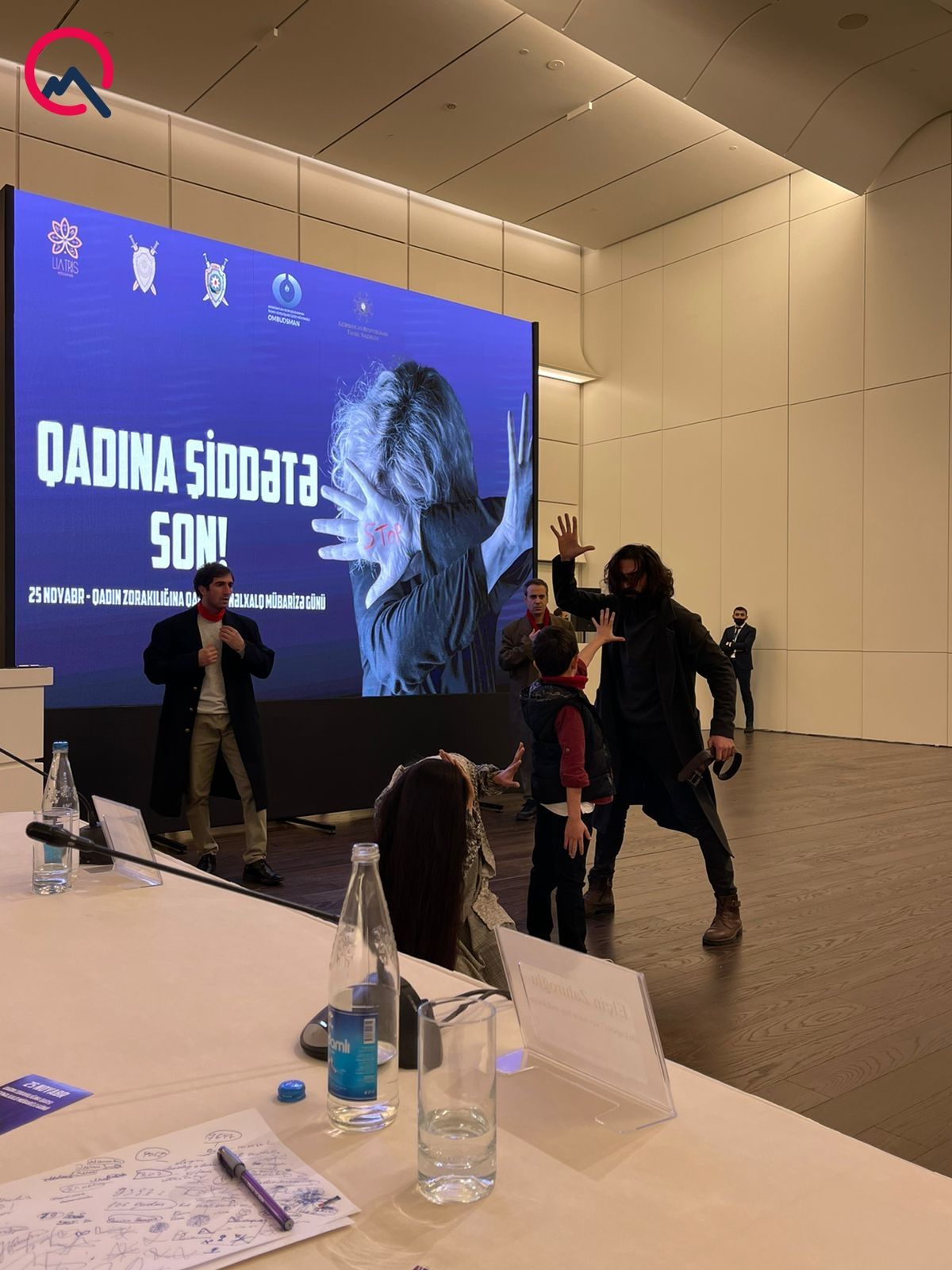 "Qadına şiddətə son" adlı dəyirmi masa keçirildi - FOTOLAR "Qadına şiddətə son" adlı dəyirmi masa keçirildi - FOTOLAR