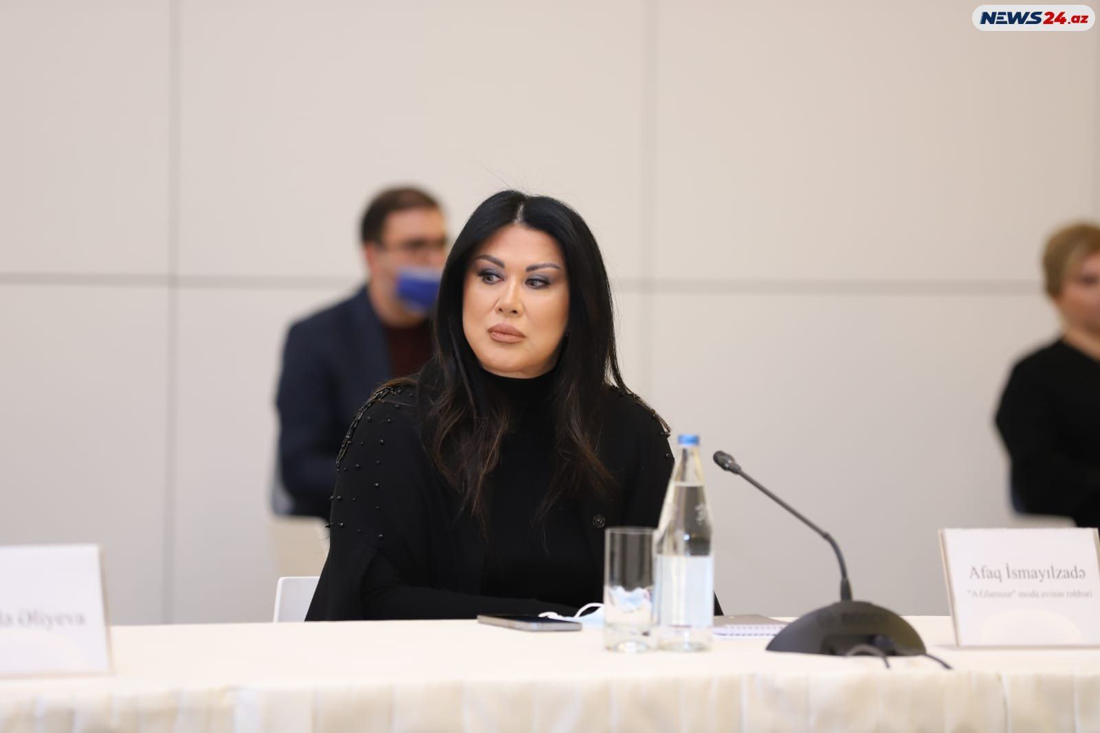 "Qadına şiddətə son" adlı dəyirmi masa keçirildi - FOTOLAR "Qadına şiddətə son" adlı dəyirmi masa keçirildi - FOTOLAR