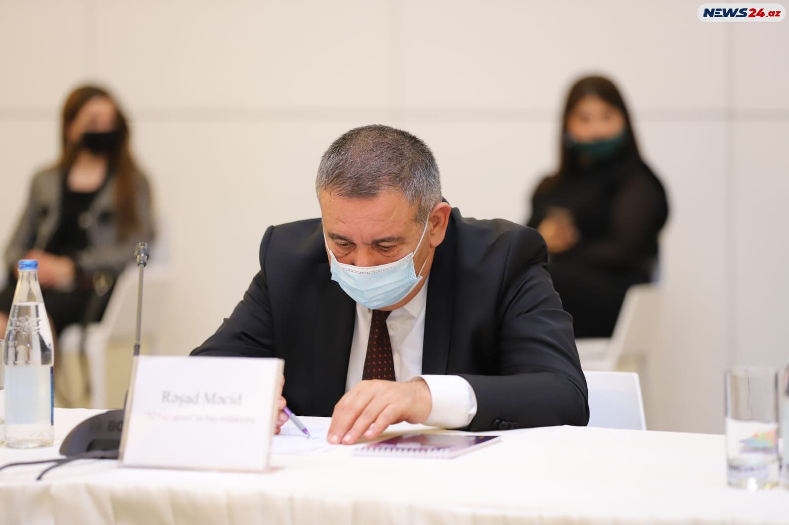 "Qadına şiddətə son" adlı dəyirmi masa keçirildi - FOTOLAR "Qadına şiddətə son" adlı dəyirmi masa keçirildi - FOTOLAR