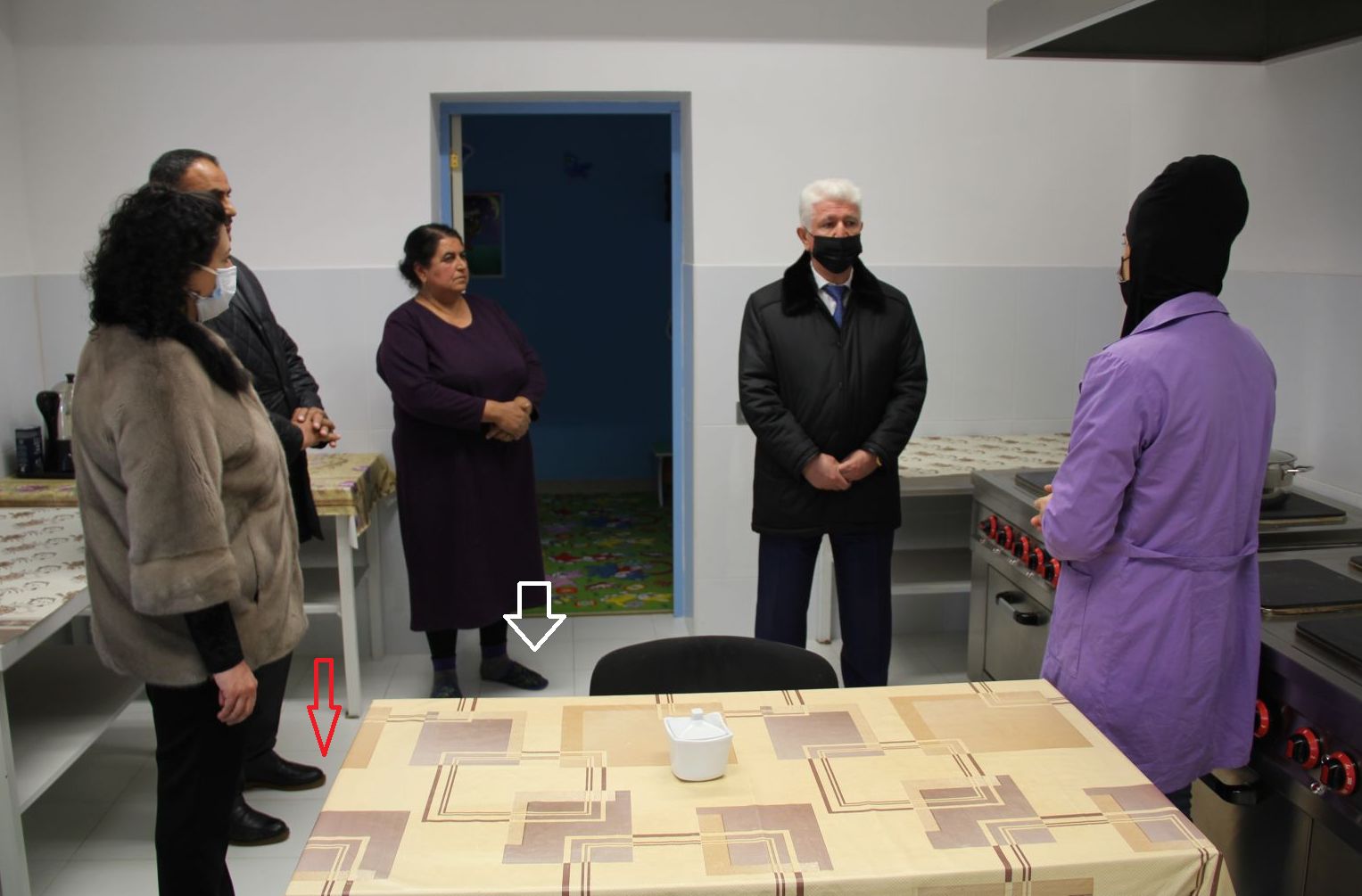 İcra başçısı bu hərəkətinə görə tənqid olundu - FOTO İcra başçısı bu hərəkətinə görə tənqid olundu - FOTO