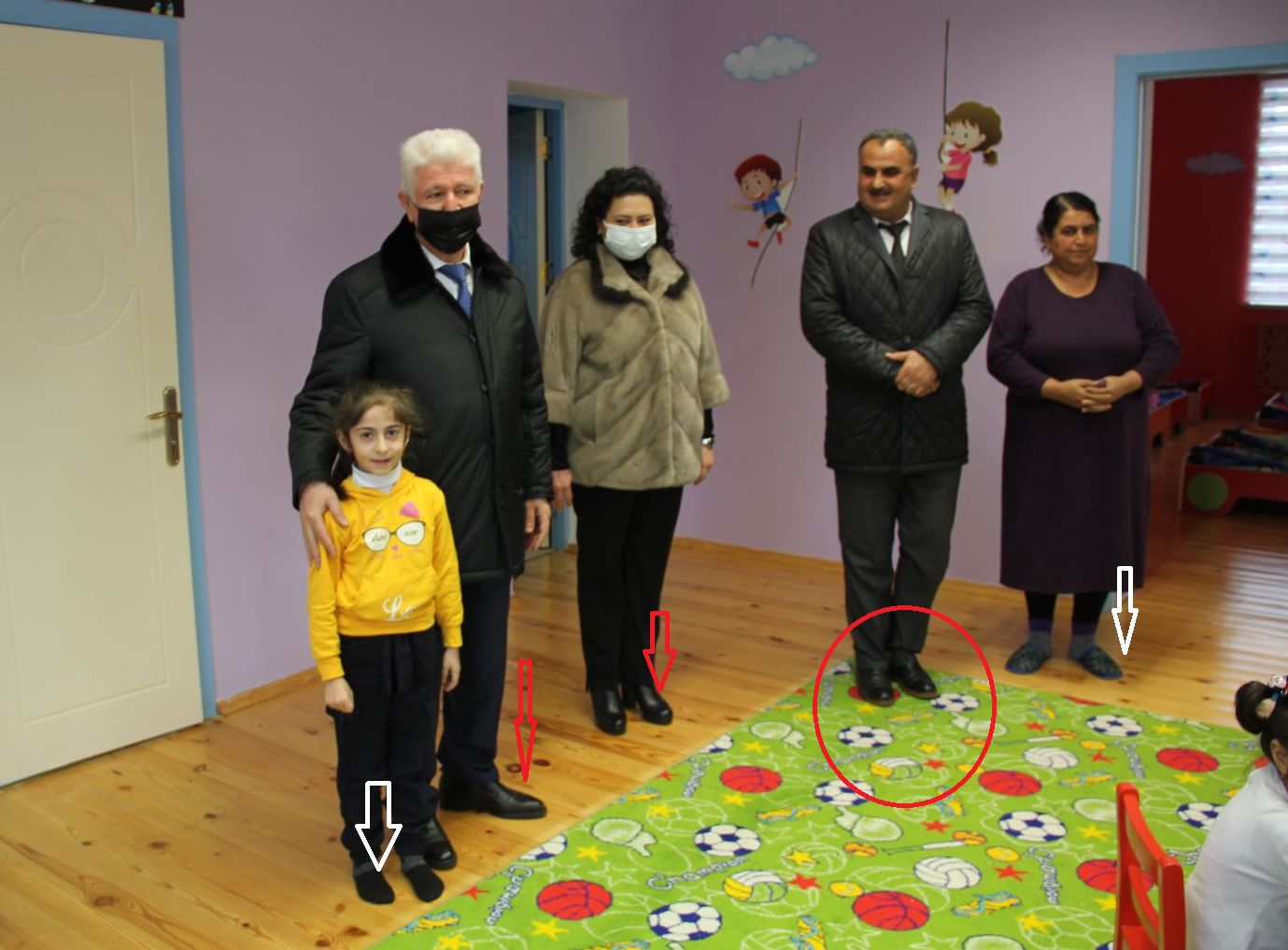 İcra başçısı bu hərəkətinə görə tənqid olundu - FOTO İcra başçısı bu hərəkətinə görə tənqid olundu - FOTO