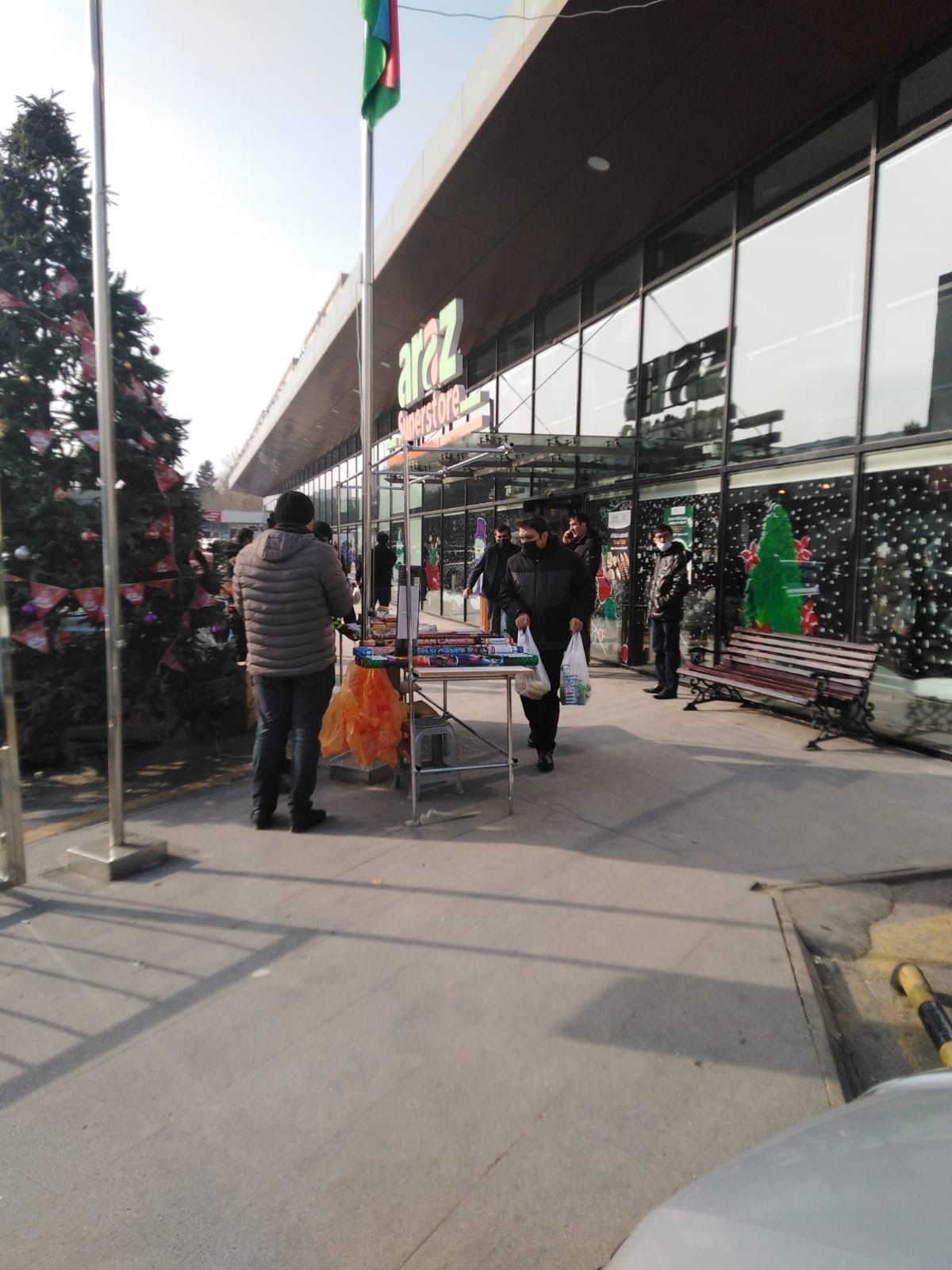 Qadağan olunmuş məmulatların açıq bazarı - Onlar niyə cəzalandırılmır? - FOTO Qadağan olunmuş məmulatların açıq bazarı - Onlar niyə cəzalandırılmır? - FOTO