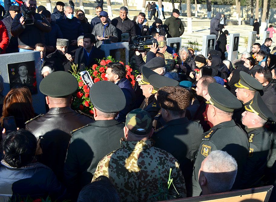 General-mayor Polad Həşimovun xatirəsi yad edildi - FOTOLAR General-mayor Polad Həşimovun xatirəsi yad edildi - FOTOLAR