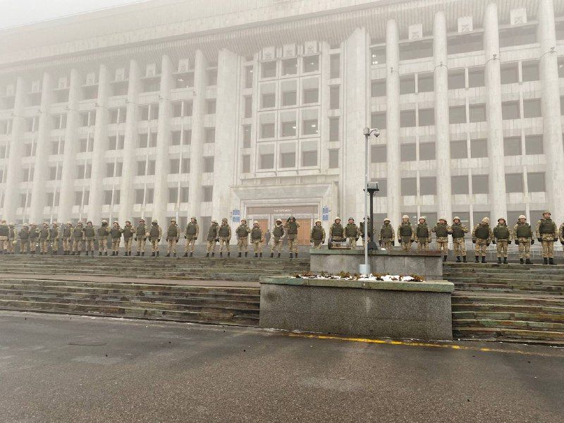 Almatıda vəziyyət pisləşir: polislə etirazçılar arasında toqquşma - FOTO - VİDEO