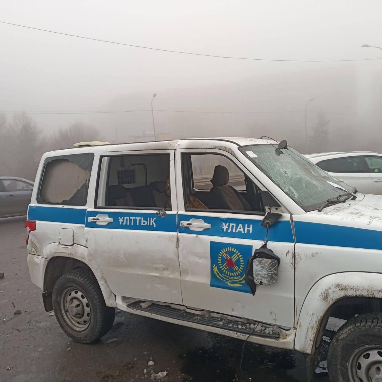 Almatıda vəziyyət pisləşir: polislə etirazçılar arasında toqquşma -  FOTO - VİDEO