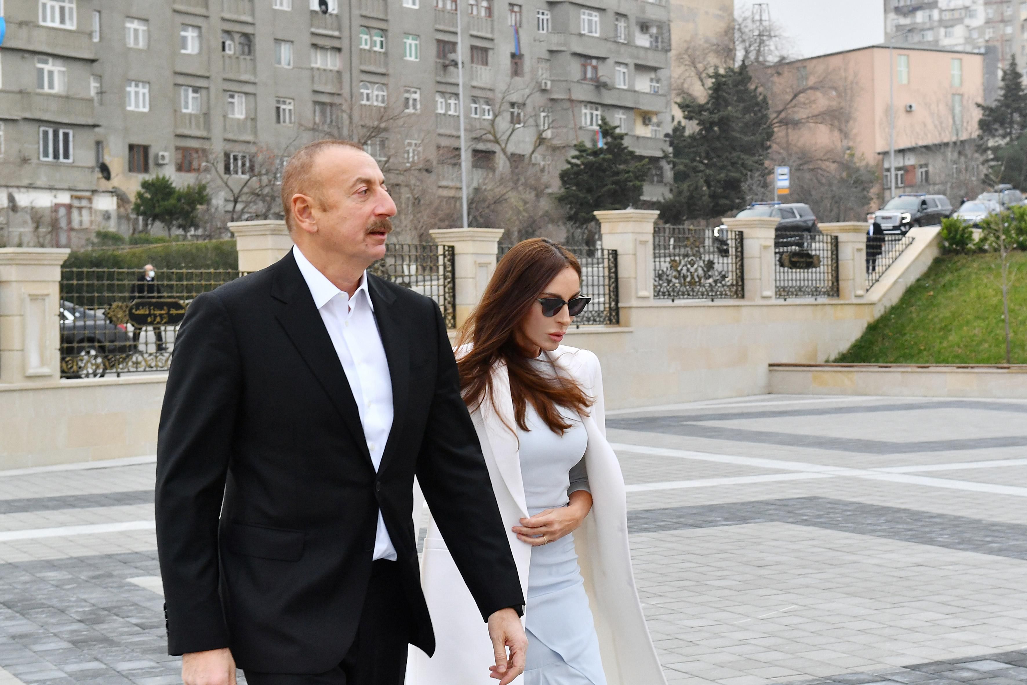 Prezident və xanımı “Fatimeyi Zəhra” məscidində - FOTO Prezident və xanımı “Fatimeyi Zəhra” məscidində - FOTO