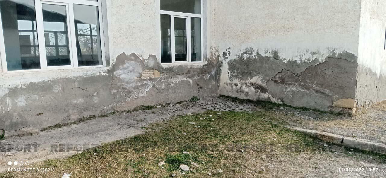 Ucarda məktəbin tavanı dərs zamanı uçdu - FOTO Ucarda məktəbin tavanı dərs zamanı uçdu - FOTO