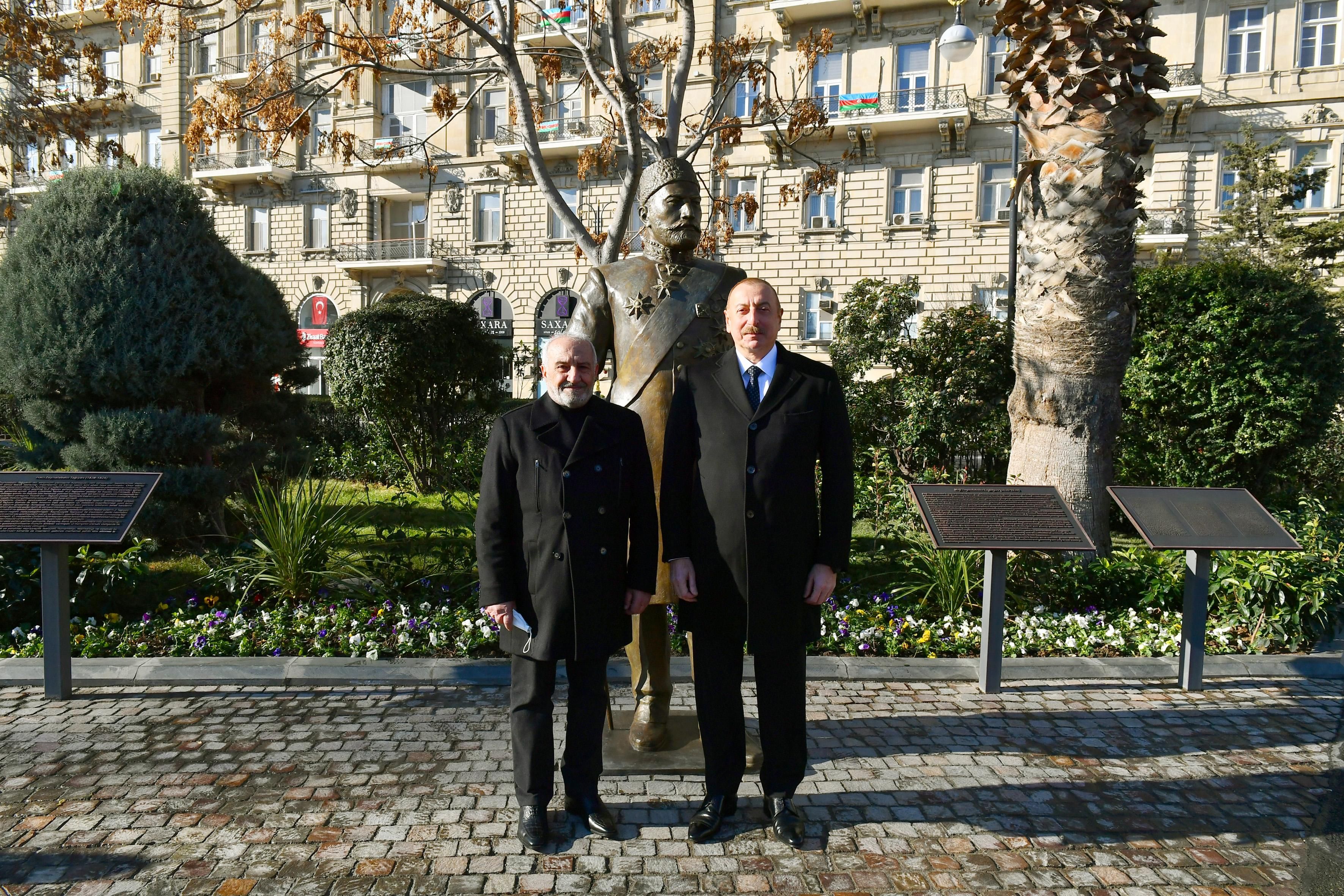 Prezident Hacı Zeynalabdin Tağıyevin abidəsinin açılışında - FOTO Prezident Hacı Zeynalabdin Tağıyevin abidəsinin açılışında - FOTO
