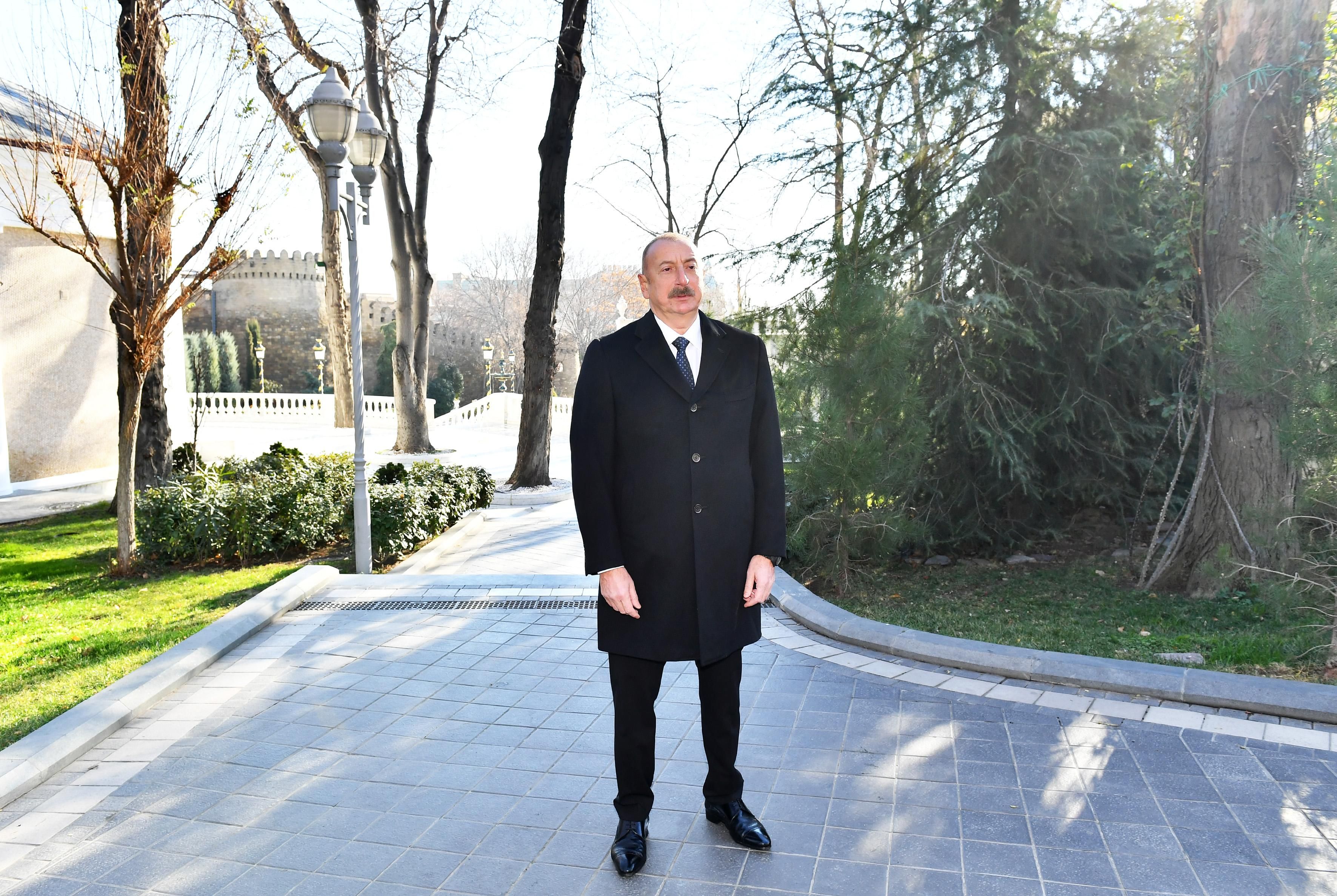 Prezident Hacı Zeynalabdin Tağıyevin abidəsinin açılışında - FOTO Prezident Hacı Zeynalabdin Tağıyevin abidəsinin açılışında - FOTO