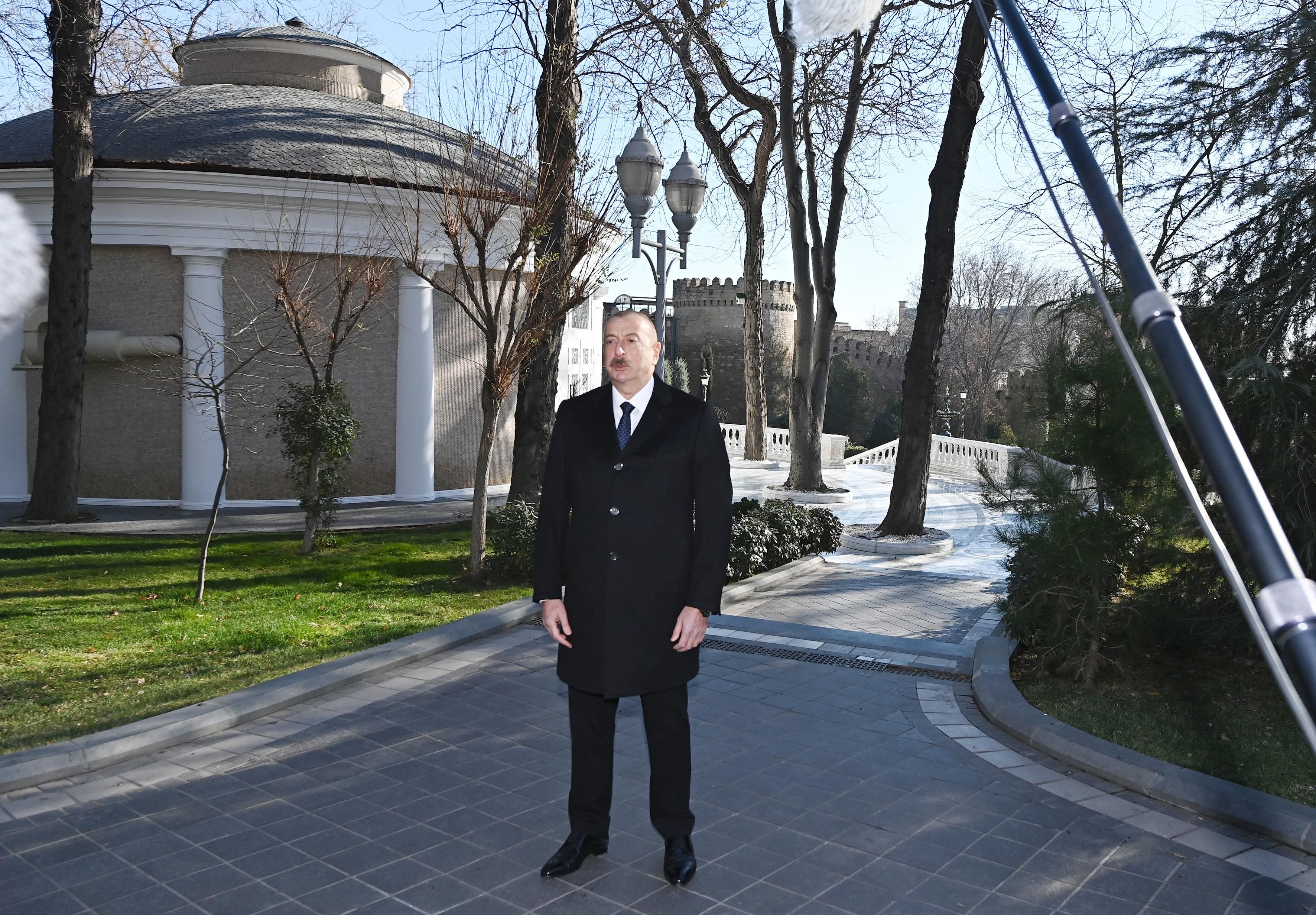 Prezident Hacı Zeynalabdin Tağıyevin abidəsinin açılışında - FOTO Prezident Hacı Zeynalabdin Tağıyevin abidəsinin açılışında - FOTO