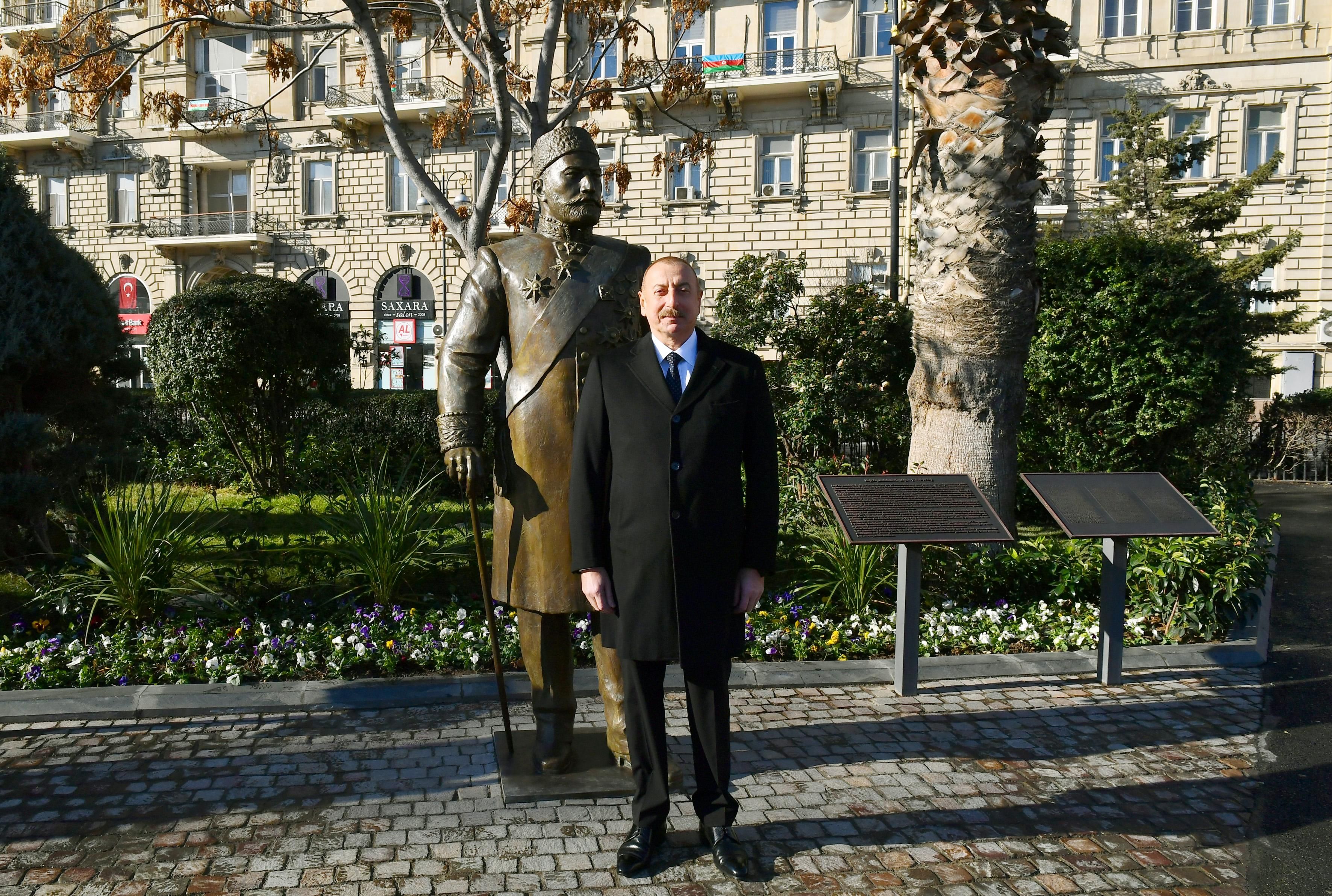 Prezident Hacı Zeynalabdin Tağıyevin abidəsinin açılışında - FOTO Prezident Hacı Zeynalabdin Tağıyevin abidəsinin açılışında - FOTO