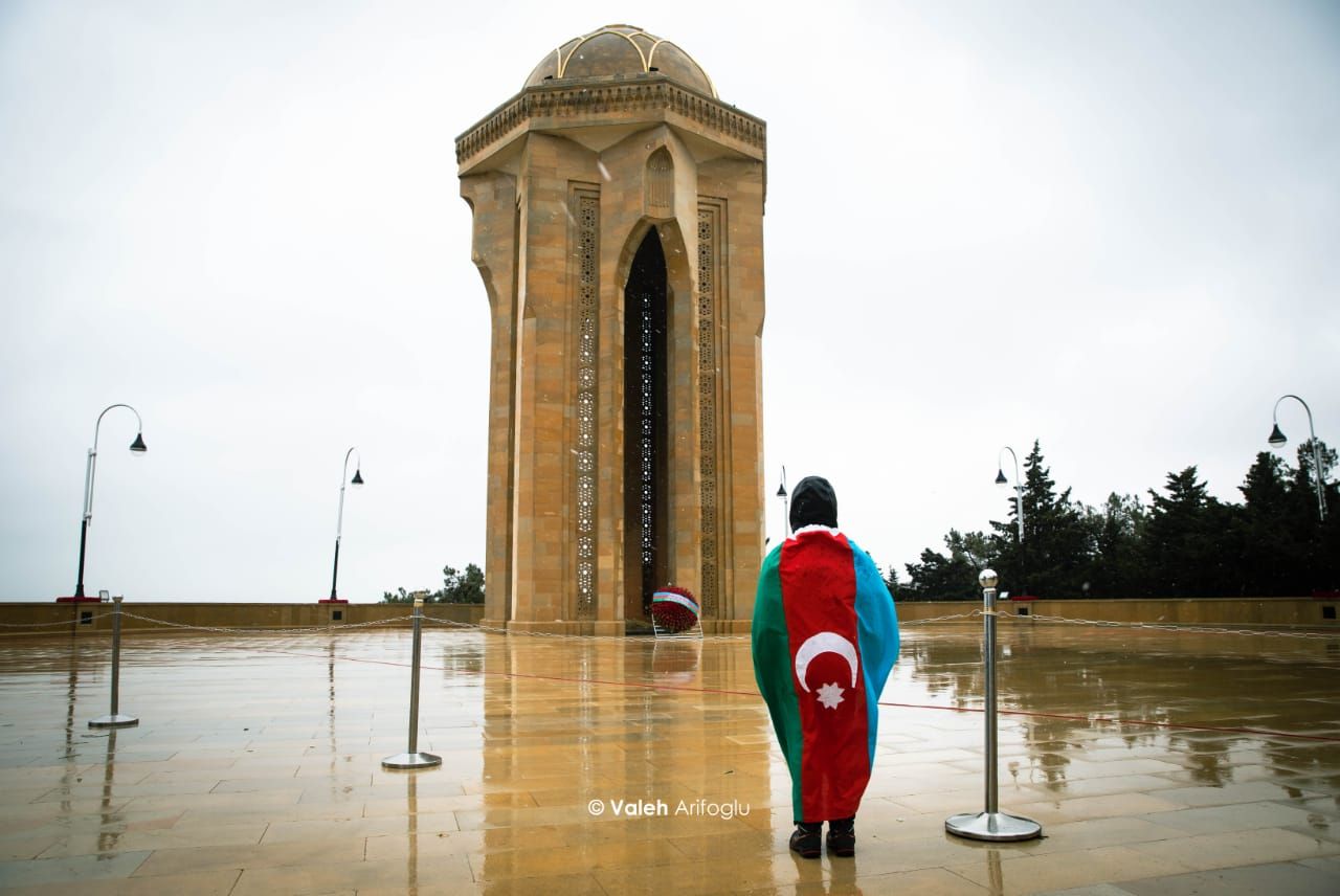 Şəhidlər xiyabanından FOTOREPORTAJ 