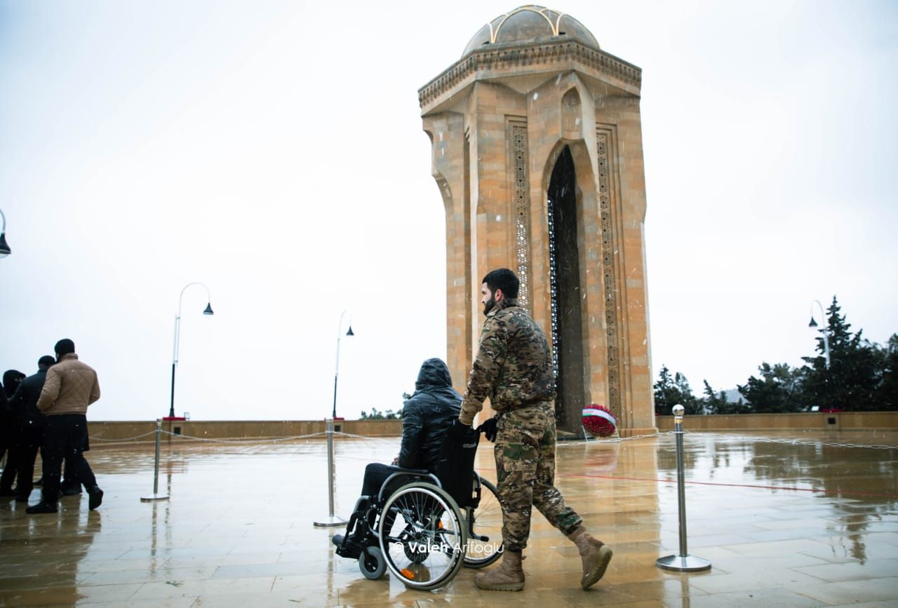 Şəhidlər xiyabanından FOTOREPORTAJ 