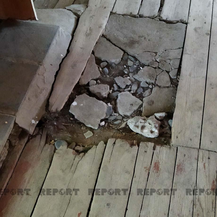 Cəlilabadda məktəbin döşəməsi və tavanı çökdü - FOTO Cəlilabadda məktəbin döşəməsi və tavanı çökdü - FOTO