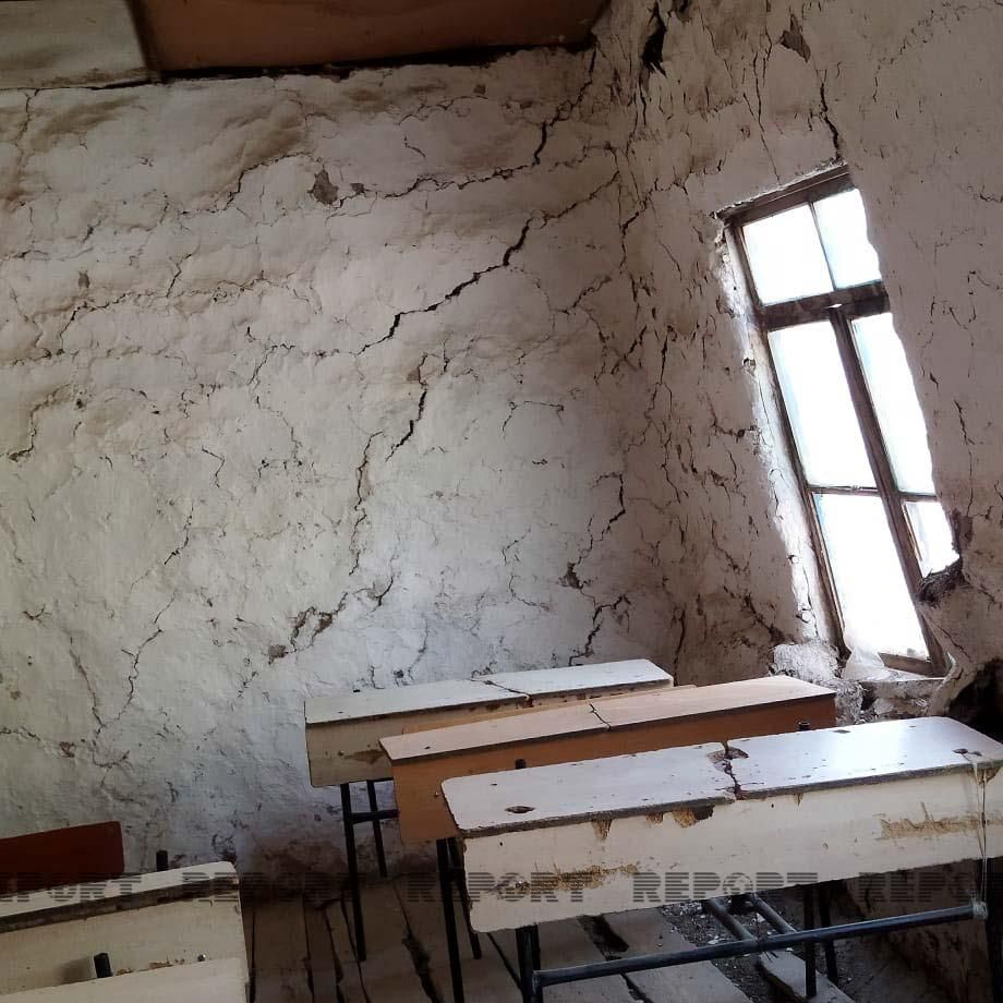 Cəlilabadda məktəbin döşəməsi və tavanı çökdü - FOTO Cəlilabadda məktəbin döşəməsi və tavanı çökdü - FOTO