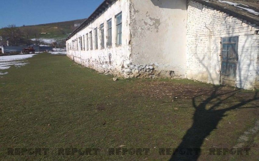 Cəlilabadda məktəbin döşəməsi və tavanı çökdü - FOTO Cəlilabadda məktəbin döşəməsi və tavanı çökdü - FOTO