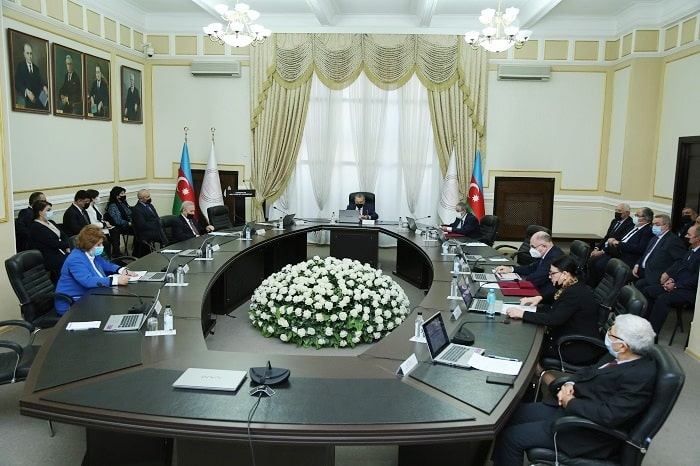 Ramiz Mehdiyev onu istefaya səsləyənləri bir araya topladı -  FOTOLAR