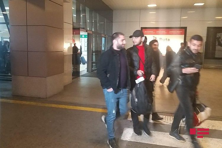 Ukraynada olan Azərbaycan vətəndaşlarının bir qismi Bakıya qayıdıb - FOTO 
