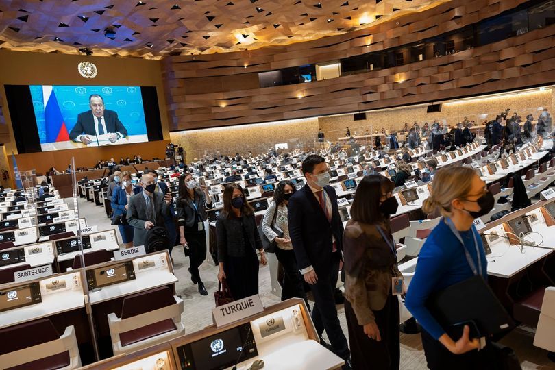Diplomatlar Lavrovun çıxışı zamanı zalı tərk etdilər