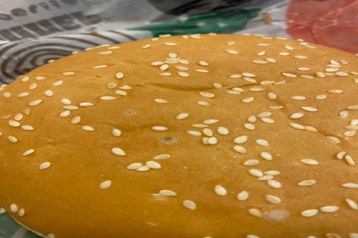 “Burger King”də vaxtı keçmiş məhsullar aşkarlandı - FOTO