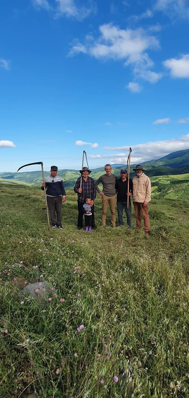 Fransa səfiri Yardımlıya getdi, ot biçdi - FOTO 