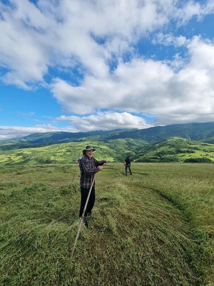 Fransa səfiri Yardımlıya getdi, ot biçdi - FOTO 