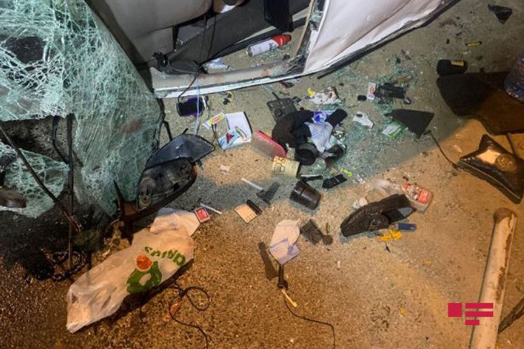 Abşeronda polisin qovduğu avtomobil qəzaya düşdü: yaralananlar var - FOTO